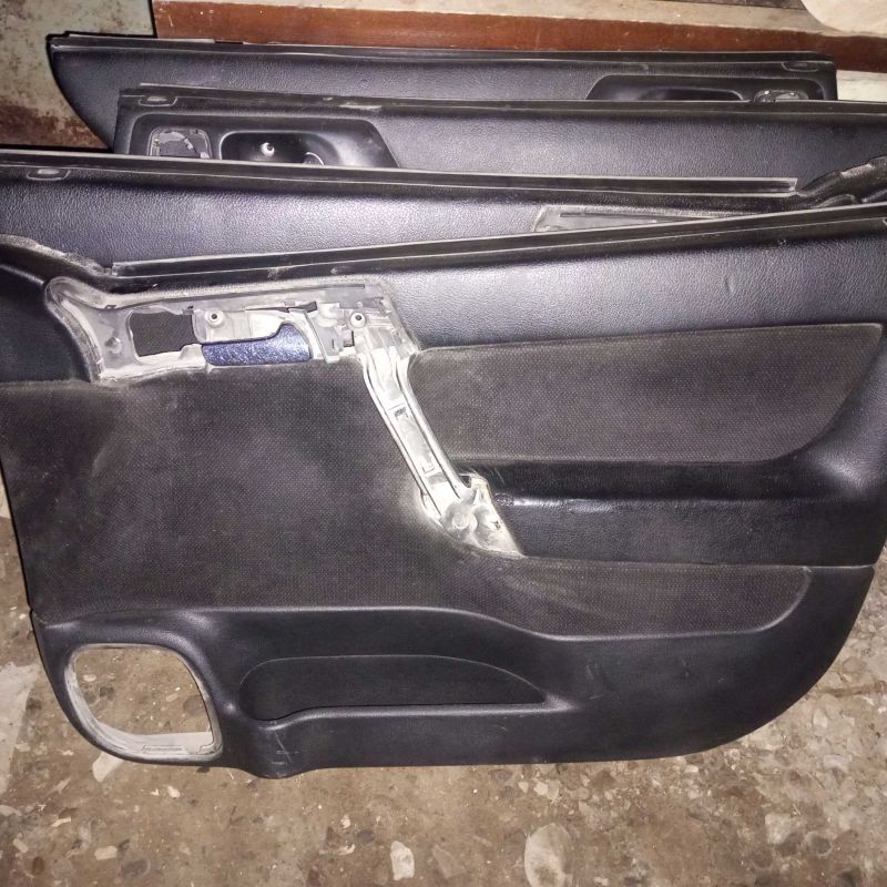 Обшивка дверь на Opel astra g