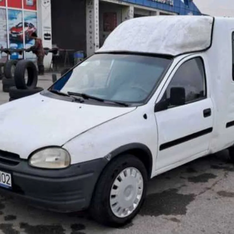 Лобовое стекло Opel Combo 1993-2000