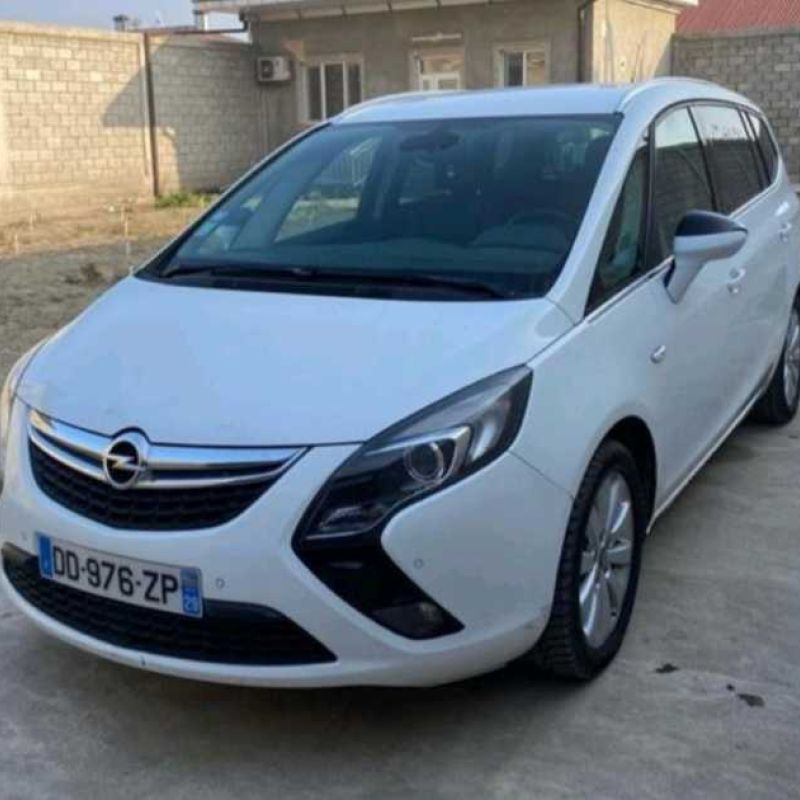 Лобовое стекло Opel Zafira C 