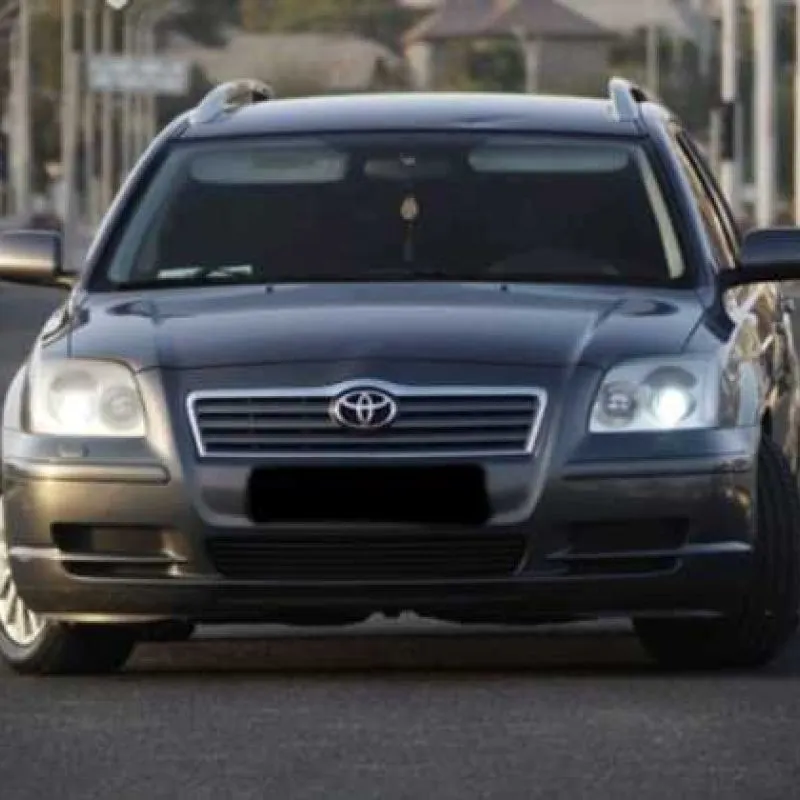 Лобовое стекло Toyota Avensis 2003-2009