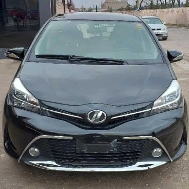 Лобовое стекло Toyota Vitz 3 2010-