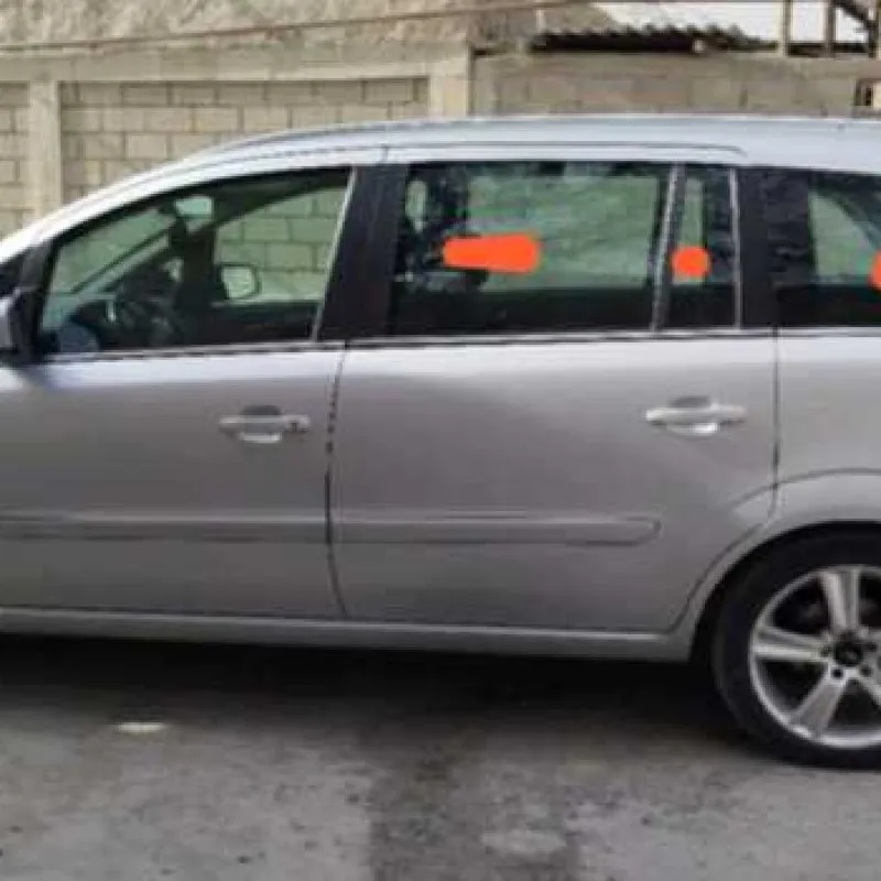 Боковое стекло Opel Zafira B