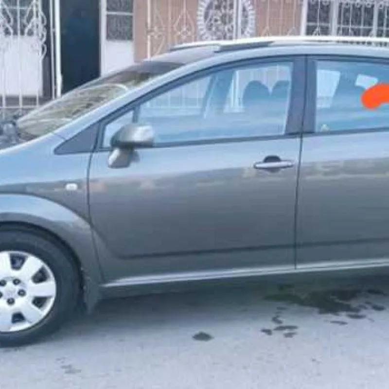 Стекло дверей Toyota Corolla Verso