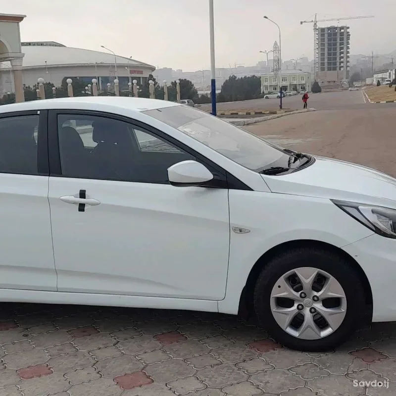 Hyundai Solaris 2013