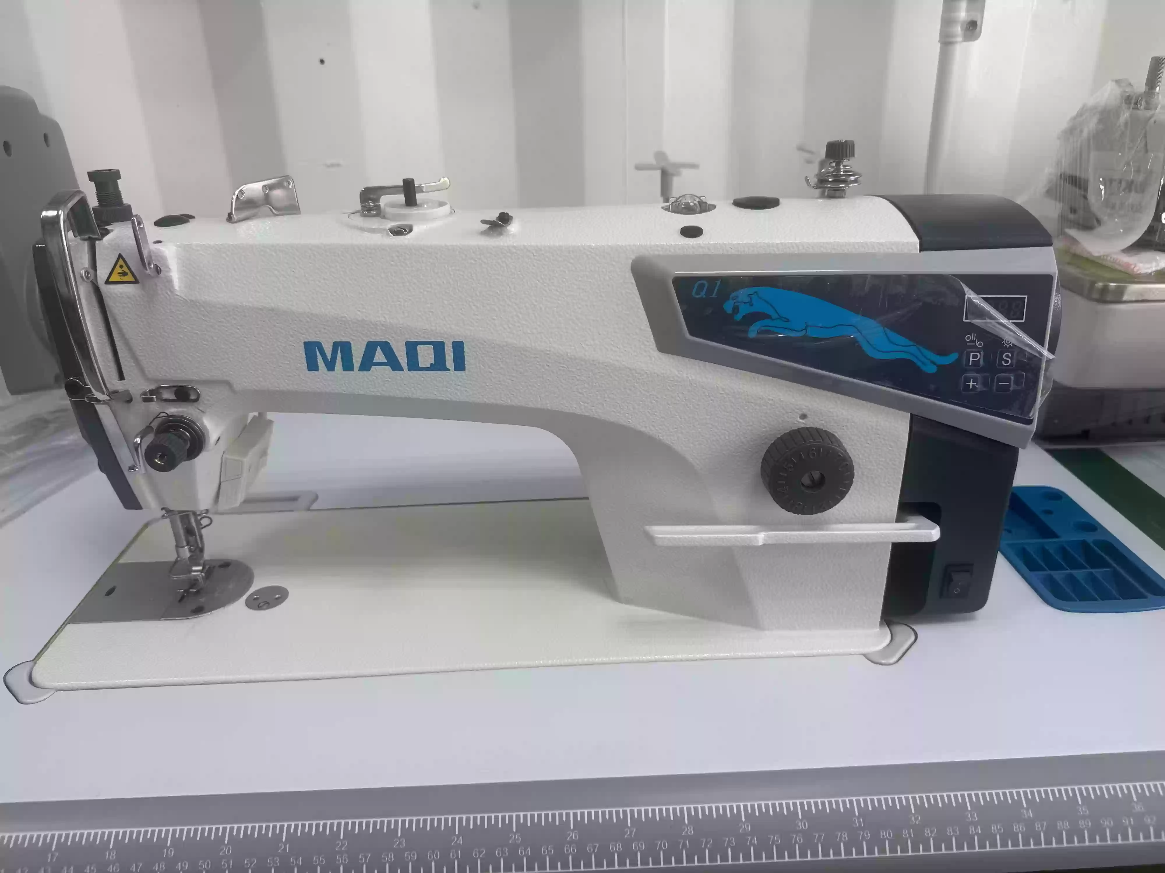 швейная машина MAQI Q1. 