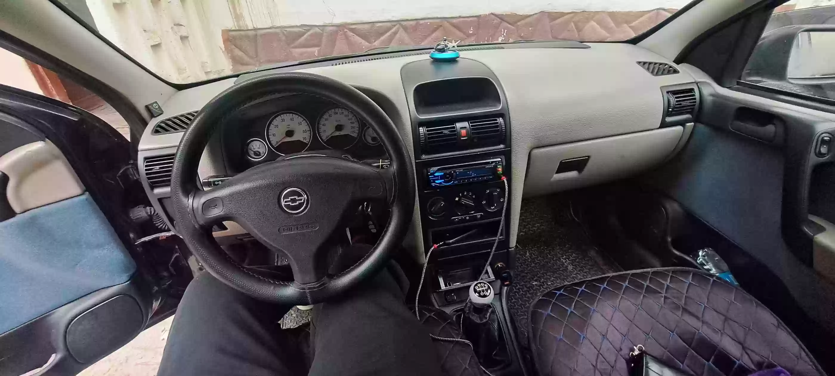 Opel Astra j 2006 — миниатюра 3