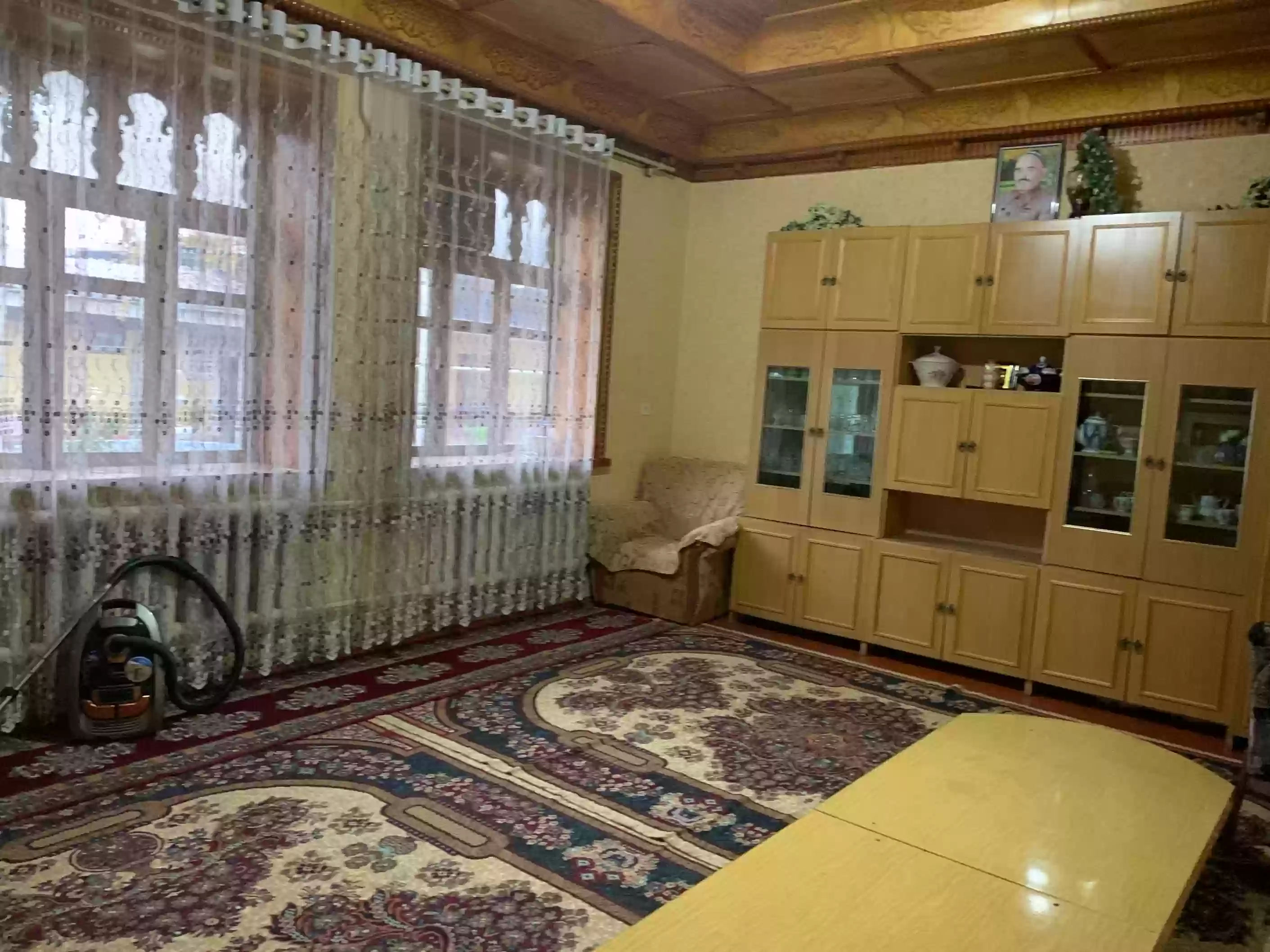 1 этажный, 10-комн. дом,  м², 85 соток, вахдат
