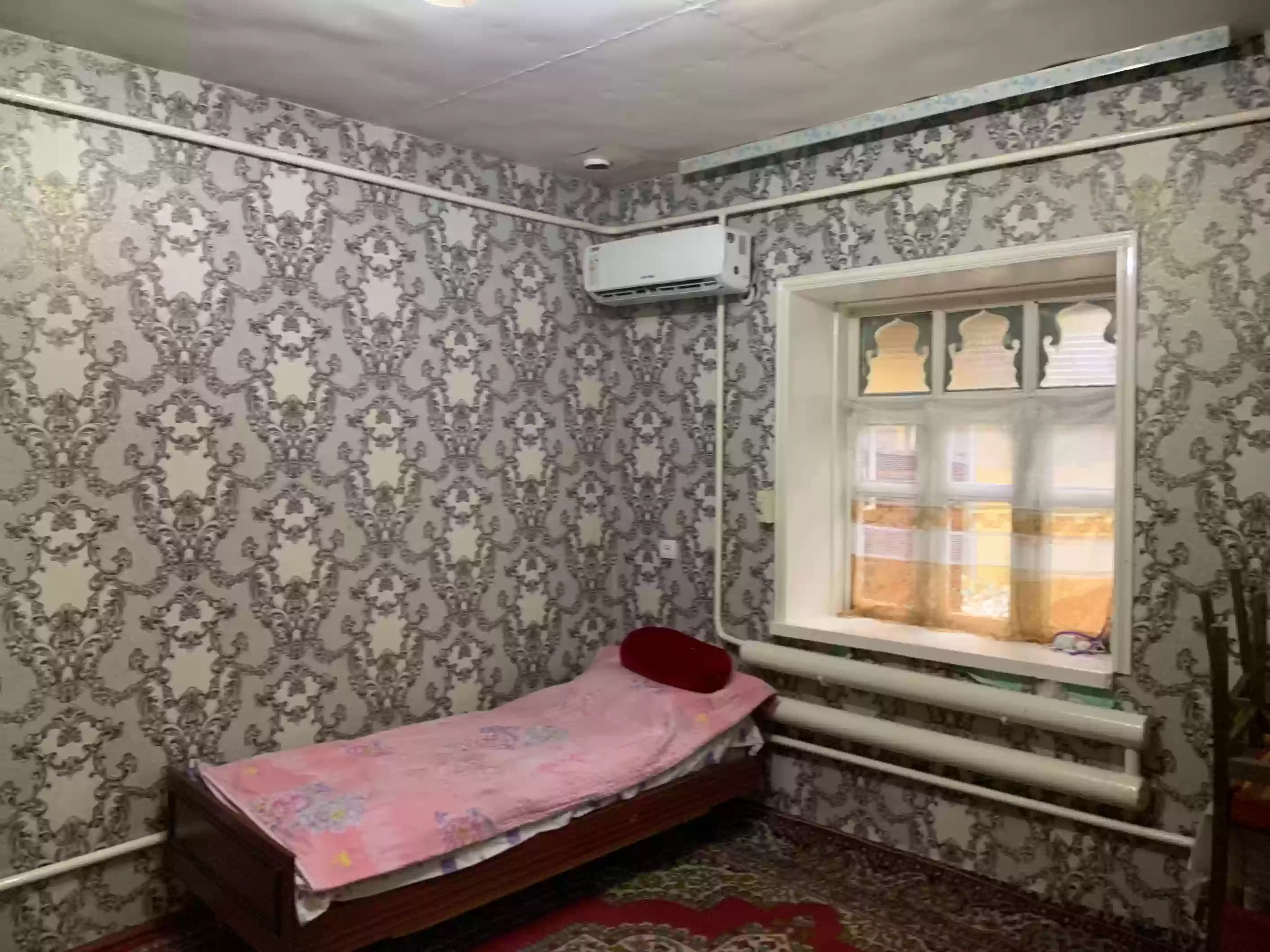 1 этажный, 10-комн. дом,  м², 85 соток, вахдат
