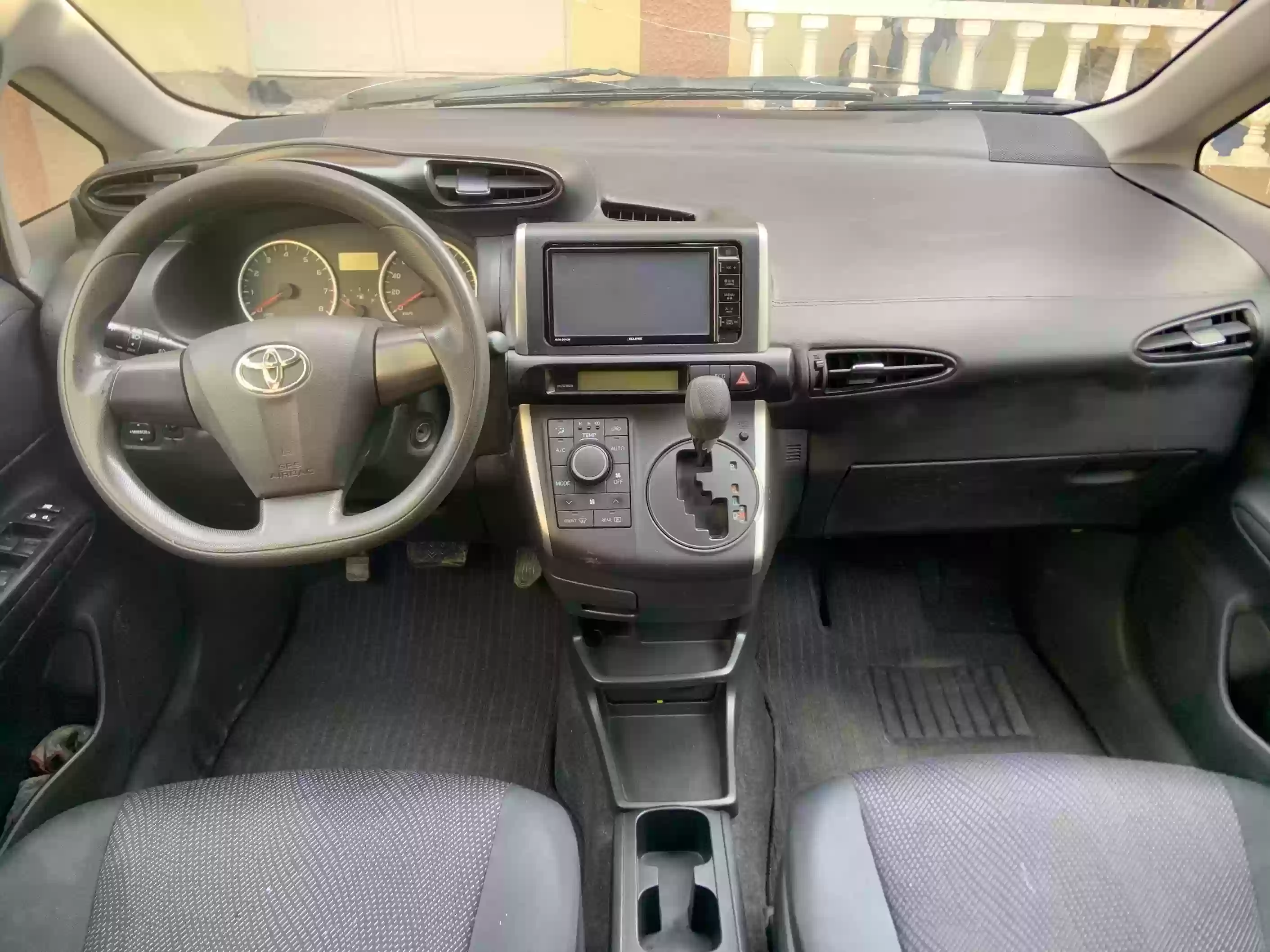 Toyota Wish 2014 — миниатюра 5