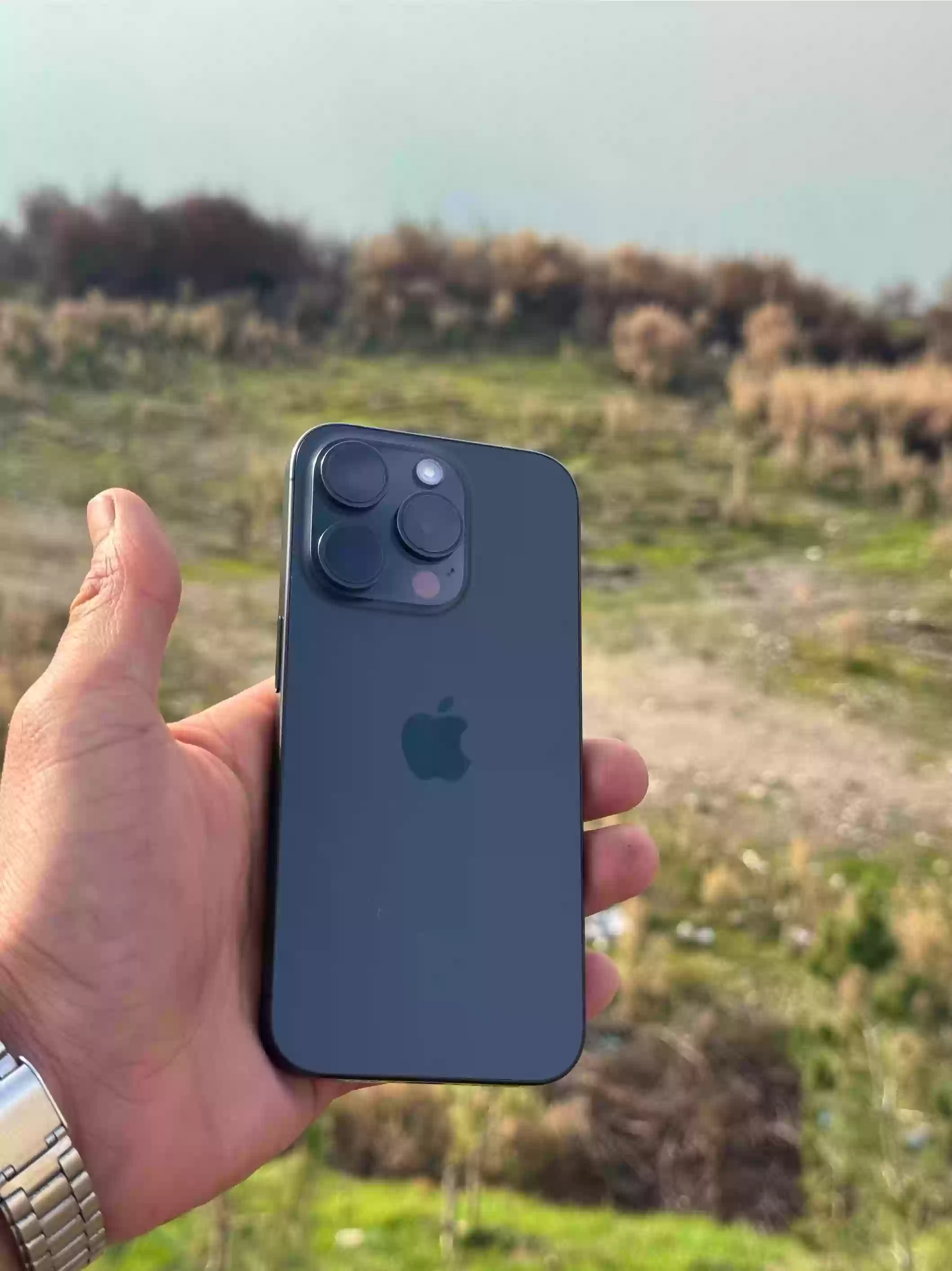 iPhone 15 pro     LLA