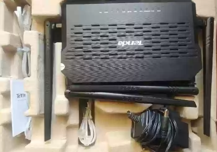Роутер Tenda D305