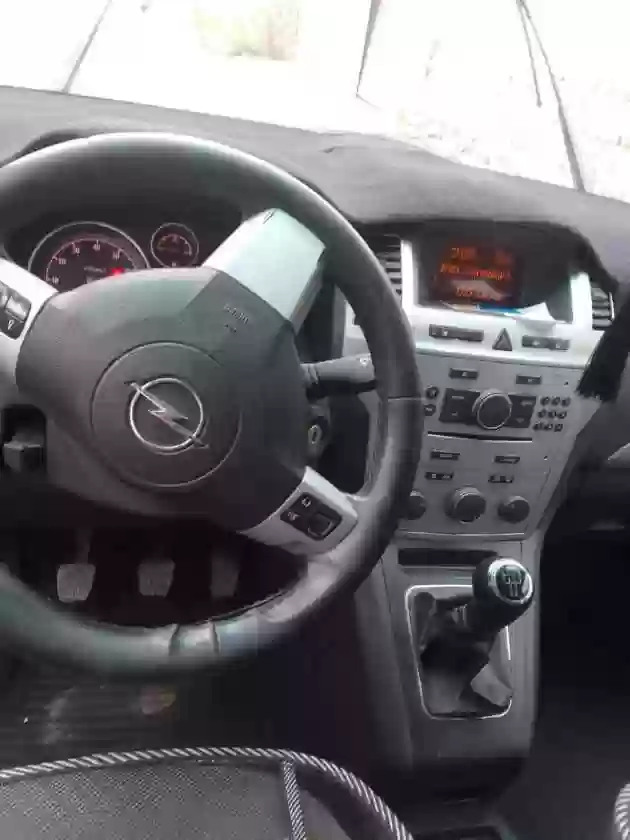 Opel Zafira 2009 — миниатюра 9