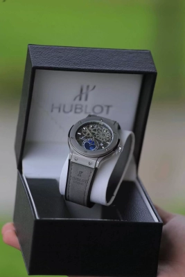 Часы HUBLOT