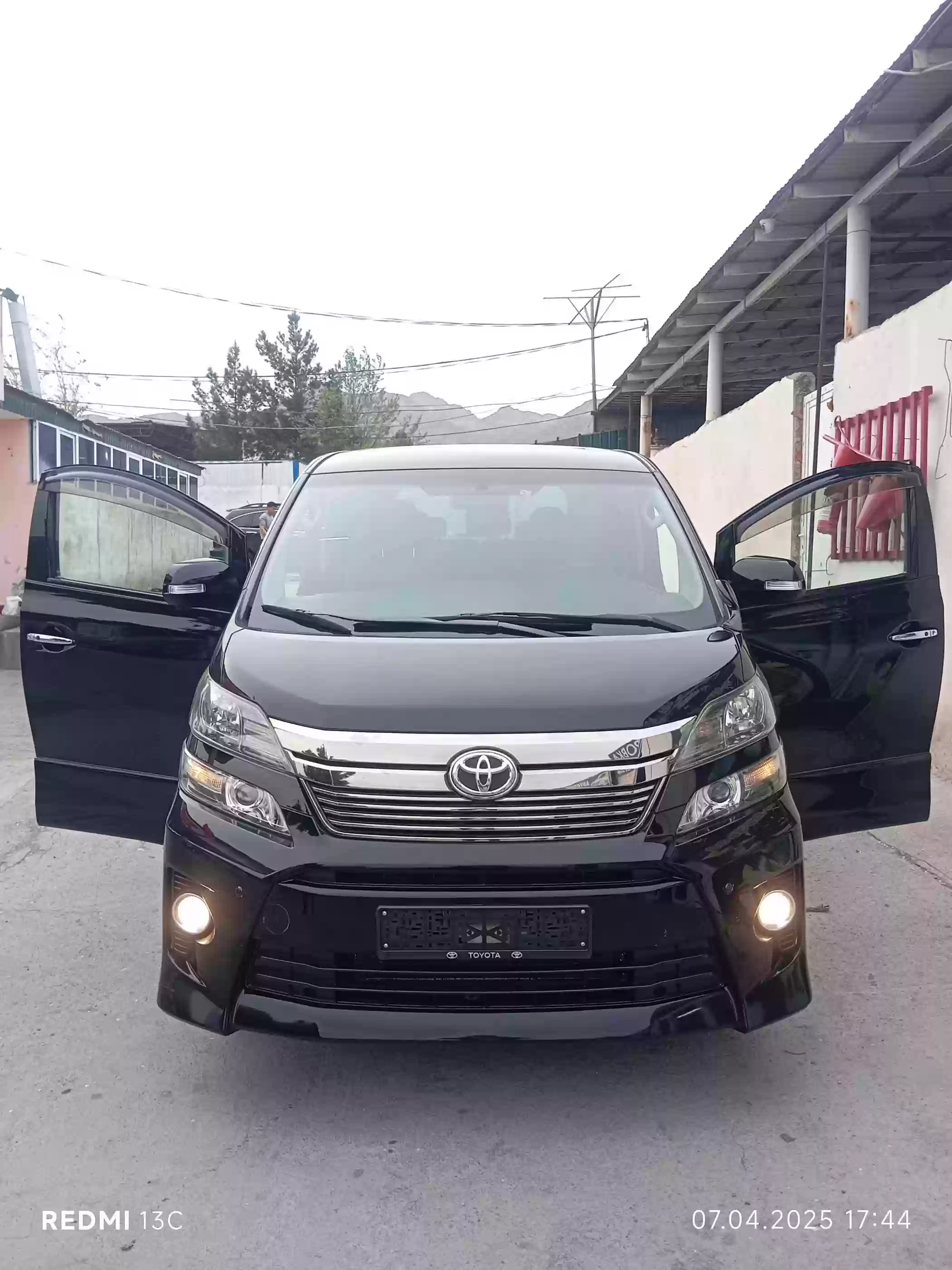 Toyota Alphard 2014