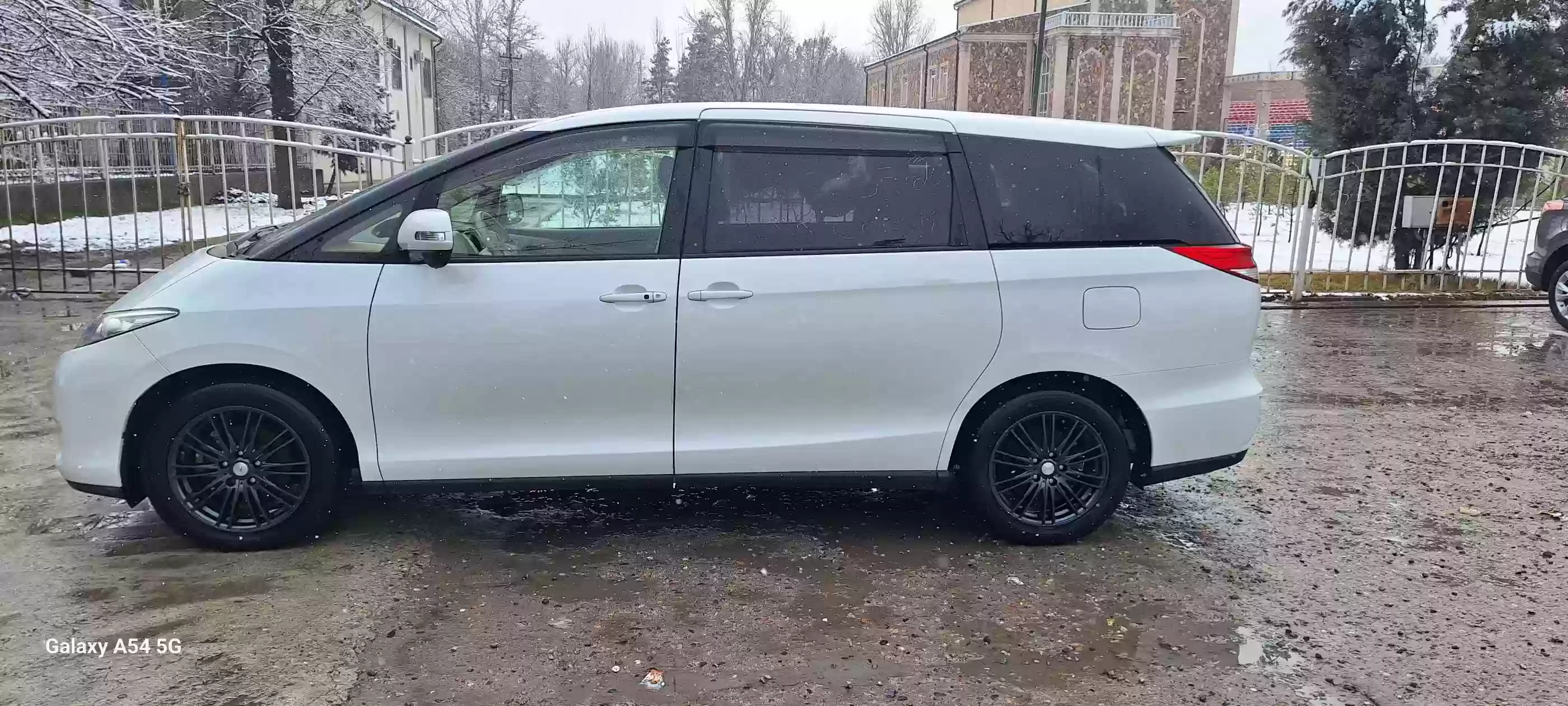Toyota Estima 2015