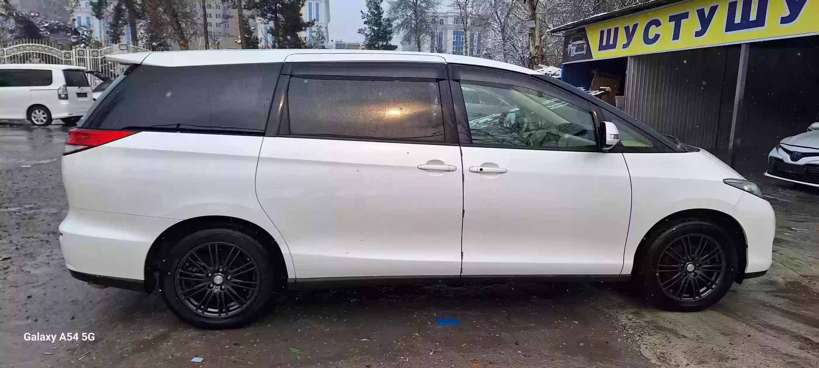 Toyota Estima 2015