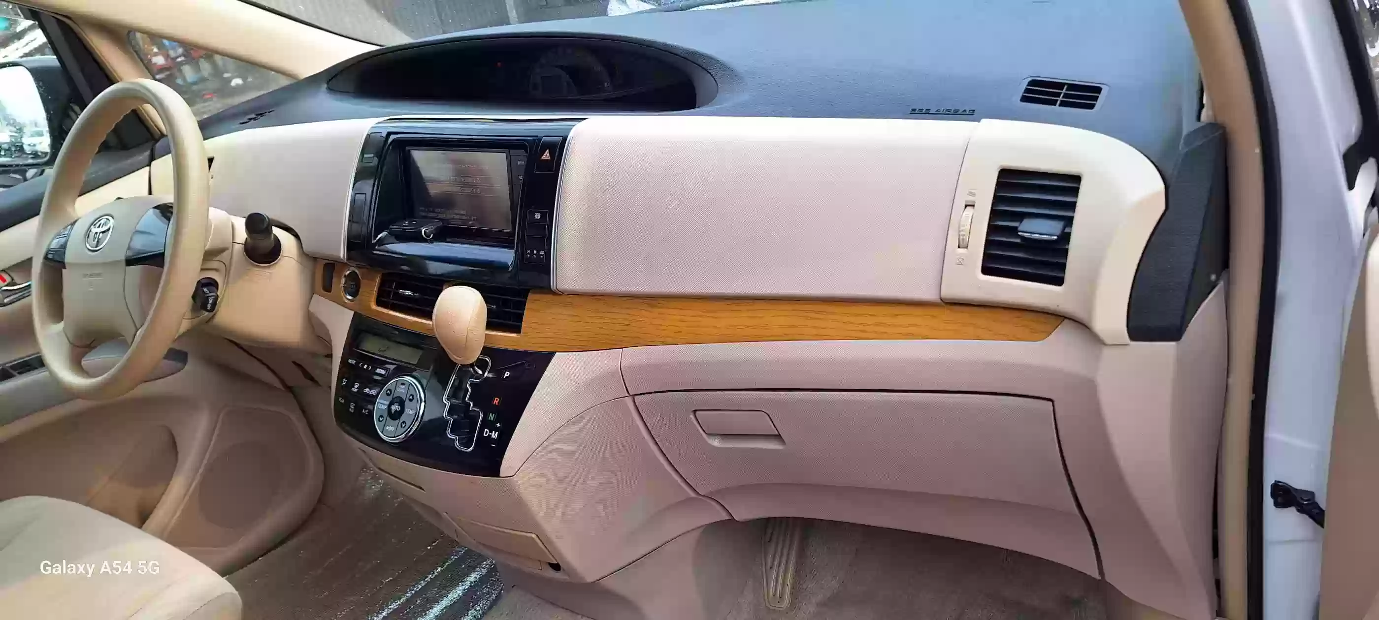 Toyota Estima 2015
