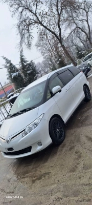 Toyota Estima 2015