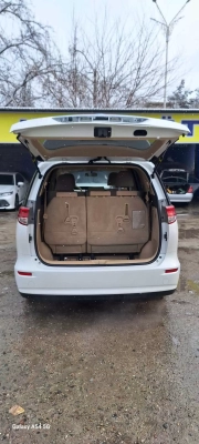 Toyota Estima 2015