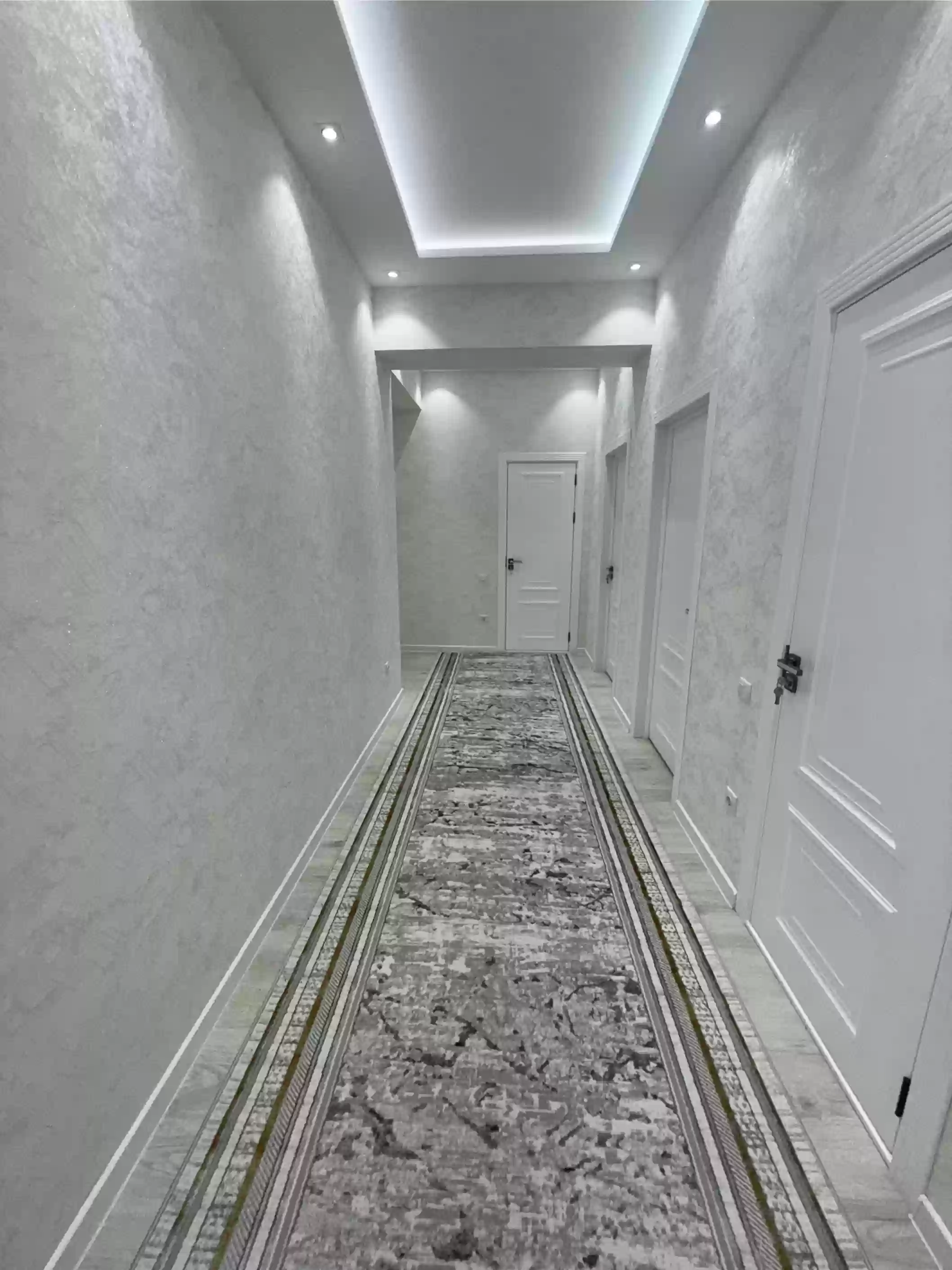 2-к квартира, 4 этаж, 79 м², 8 микрорайон