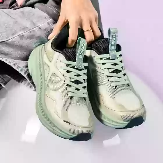 Кроссовки ONKE
