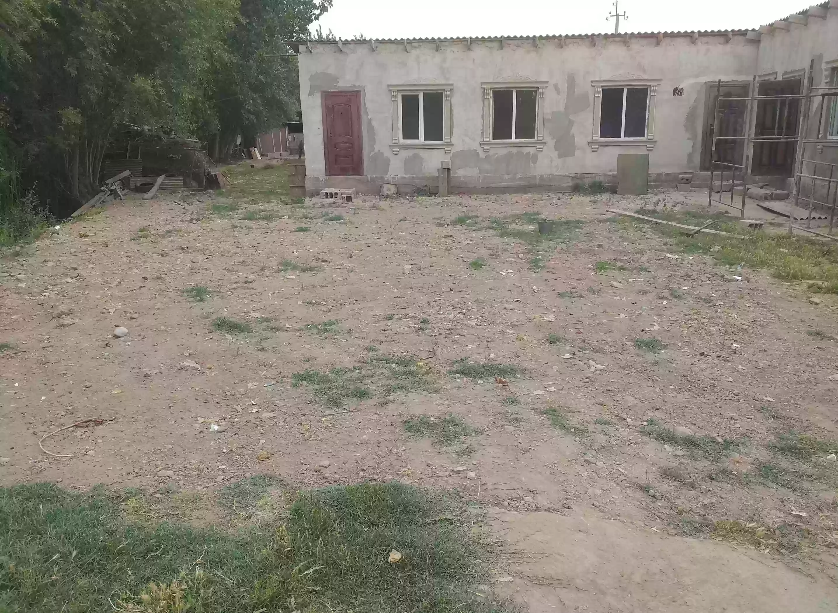 Постройка с земельным участком