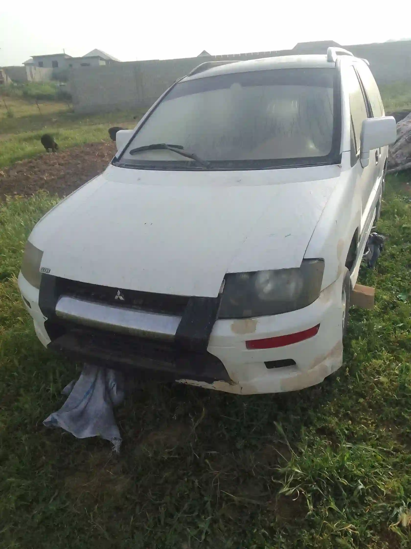 Mitsubishi Chariot 2000