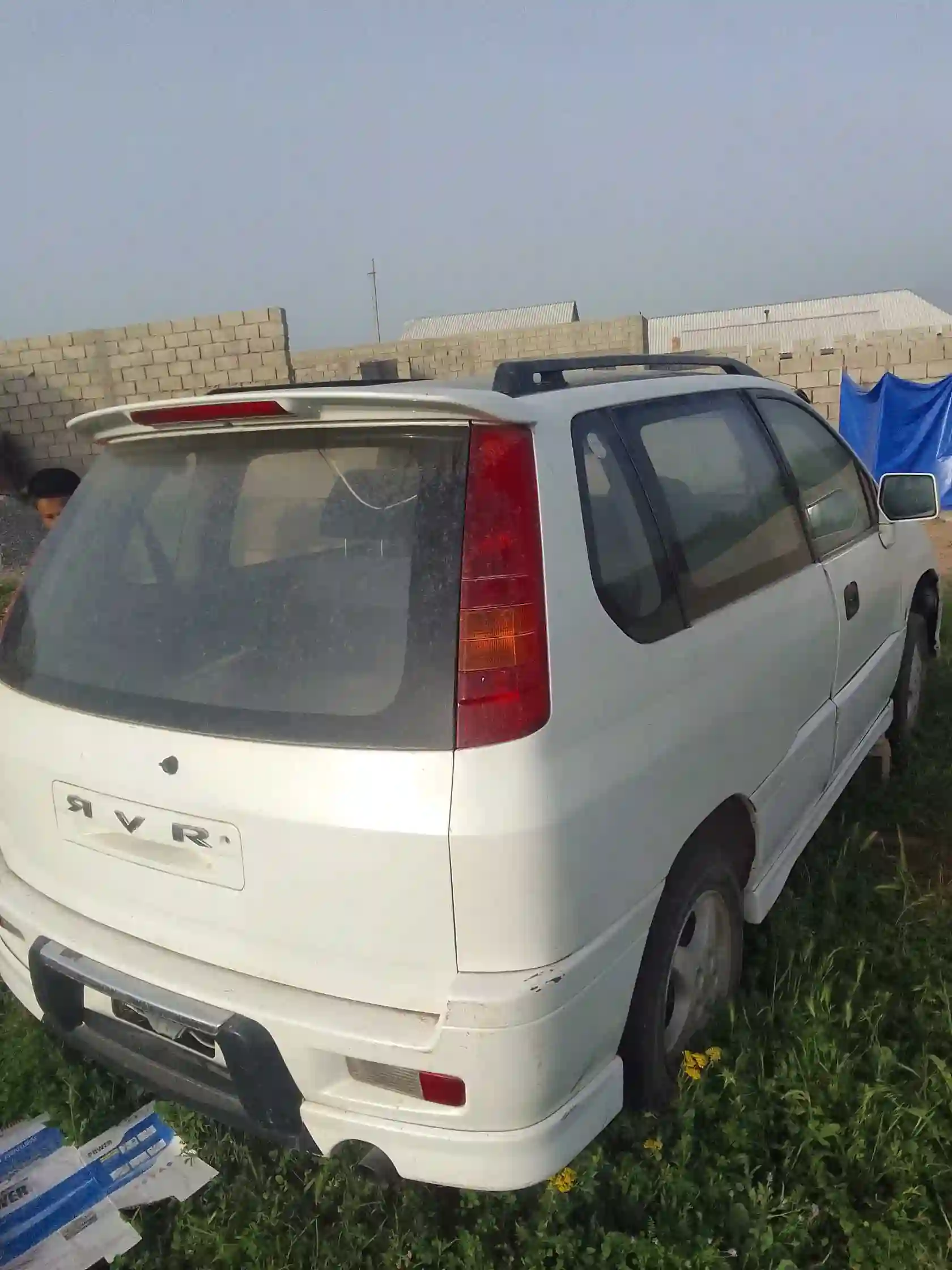 Mitsubishi Chariot 2000