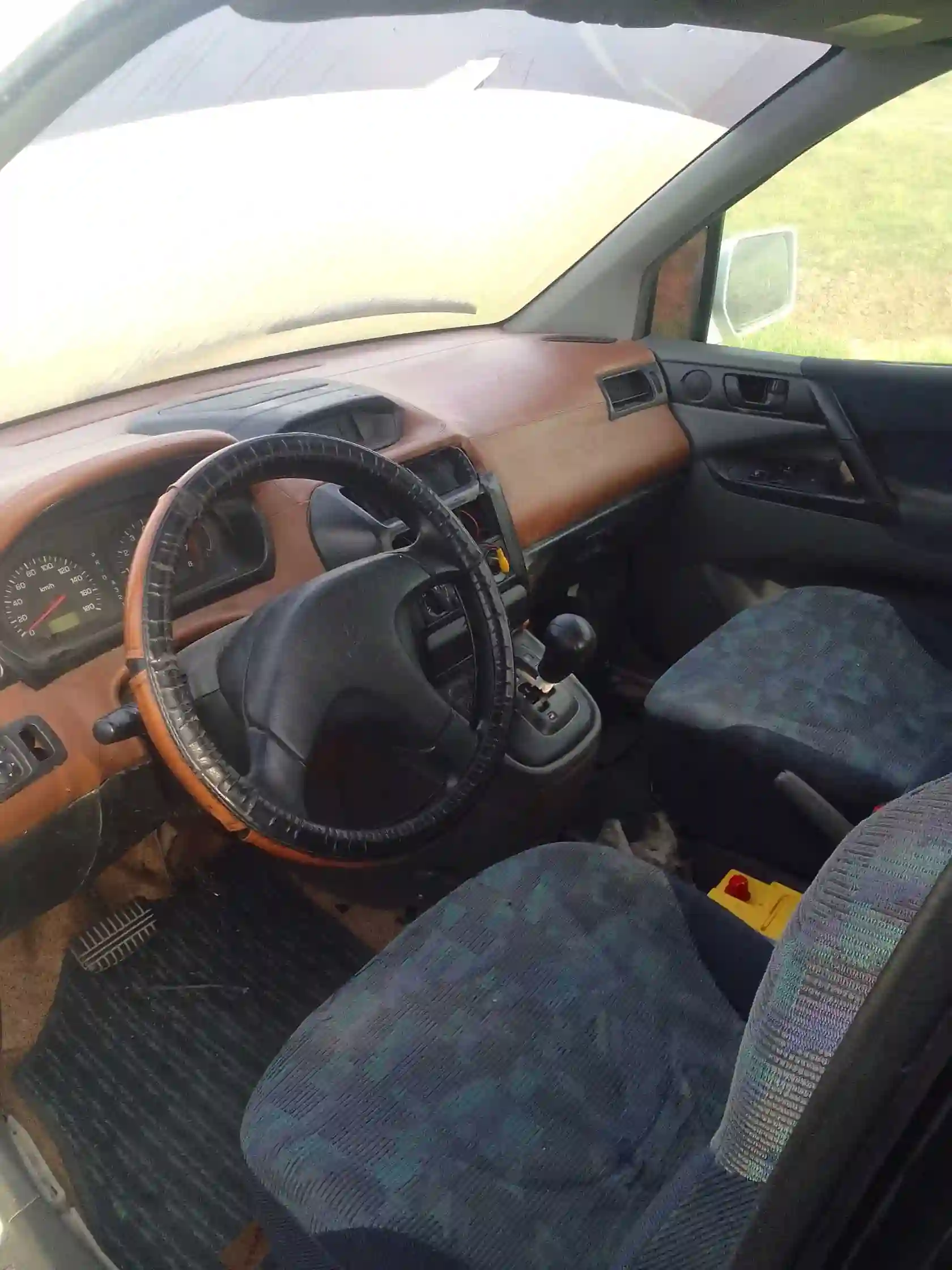 Mitsubishi Chariot 2000