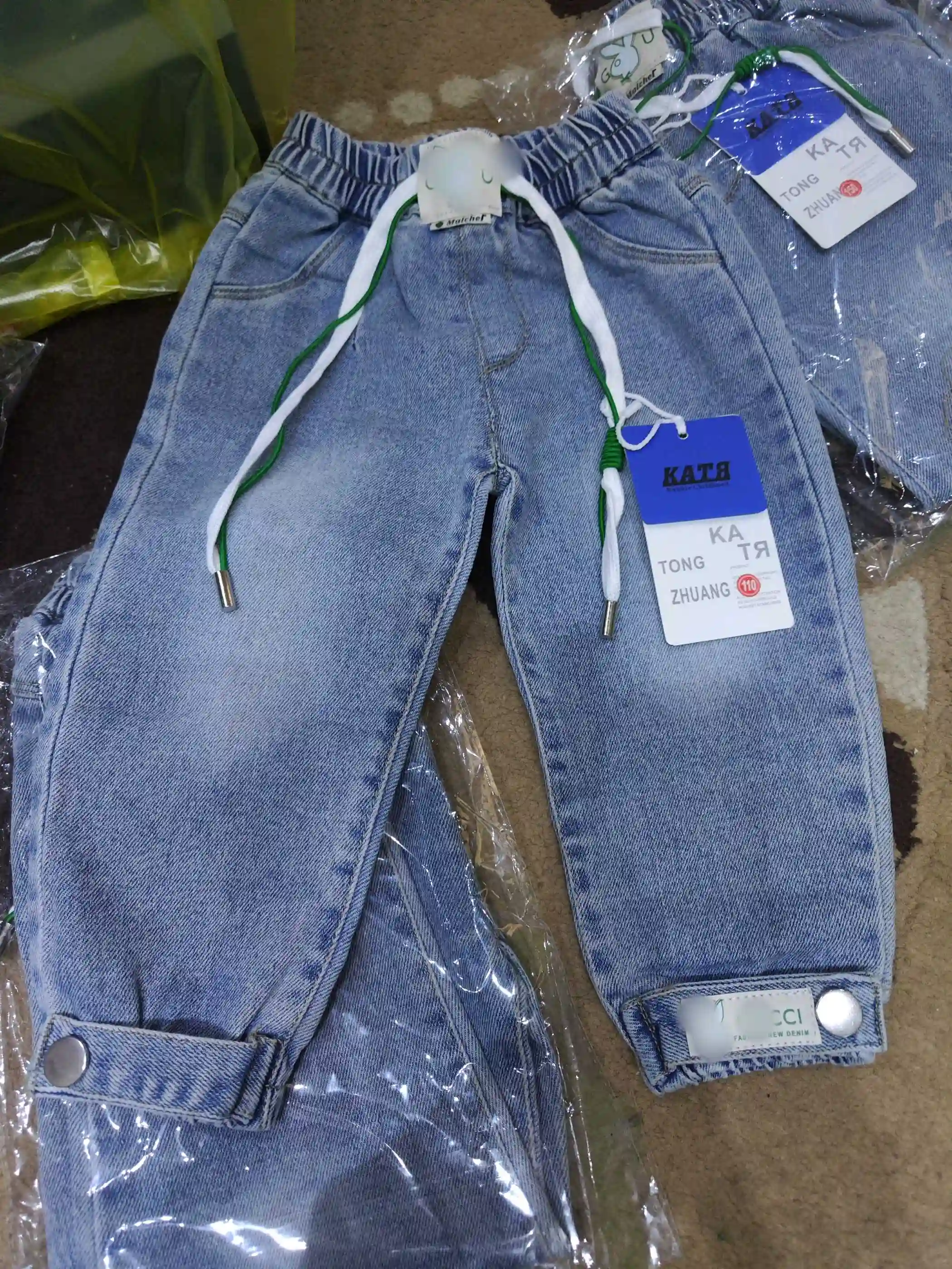 Джинсы 