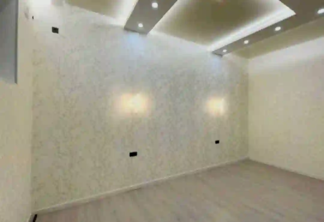 2-к квартира, Цокольный этаж, 74 м², Худжанд