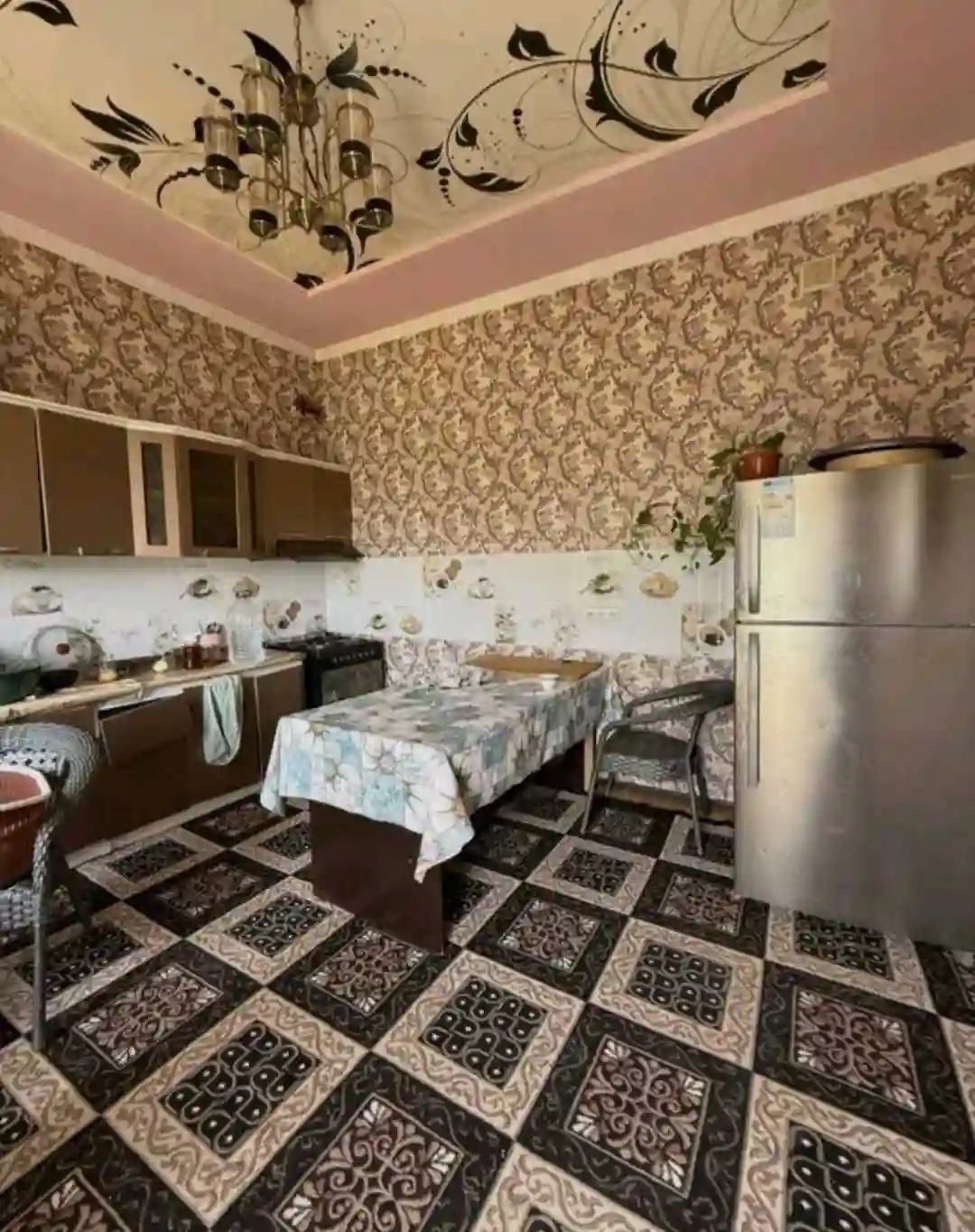2 этажный, 8-комн. дом, 2002 м², 14 соток, Худжанд
