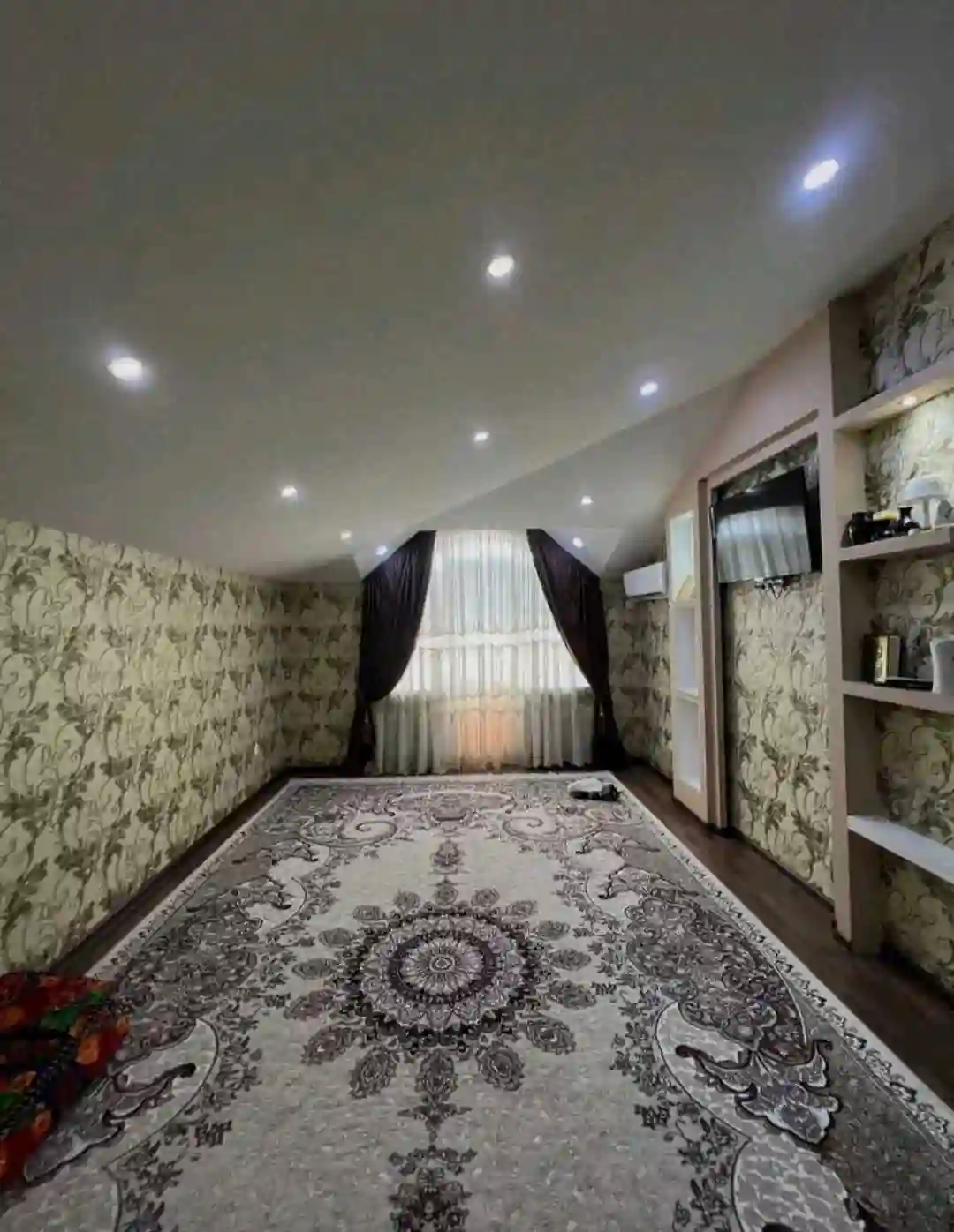 3-к квартира, 6 этаж, 85 м², Худжанд