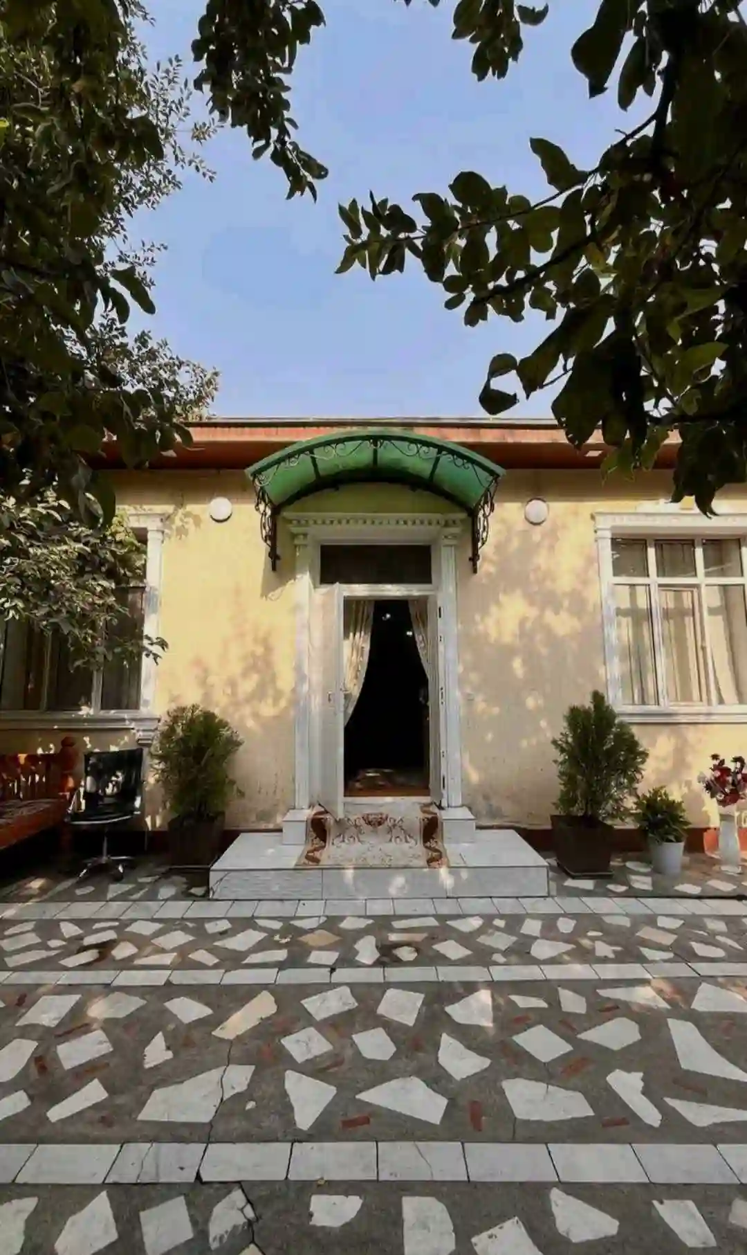 1 этажный, 3-комн. дом, 1272 м², 3 соток, Исмоил Сомони