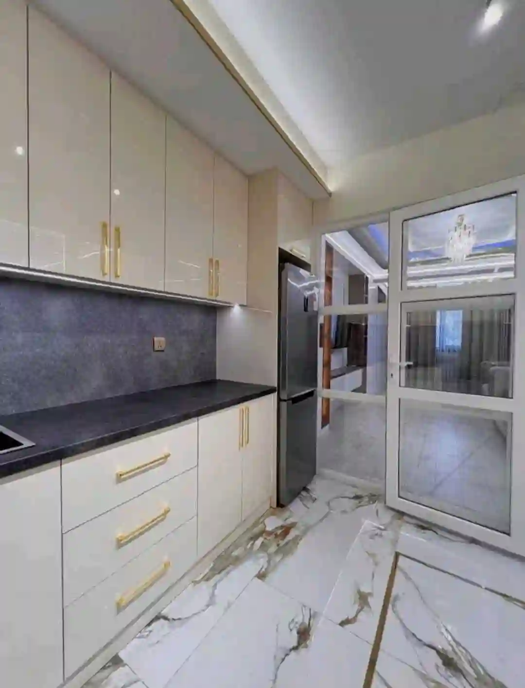 2-к квартира, 3 этаж, 75 м², Шохмансур