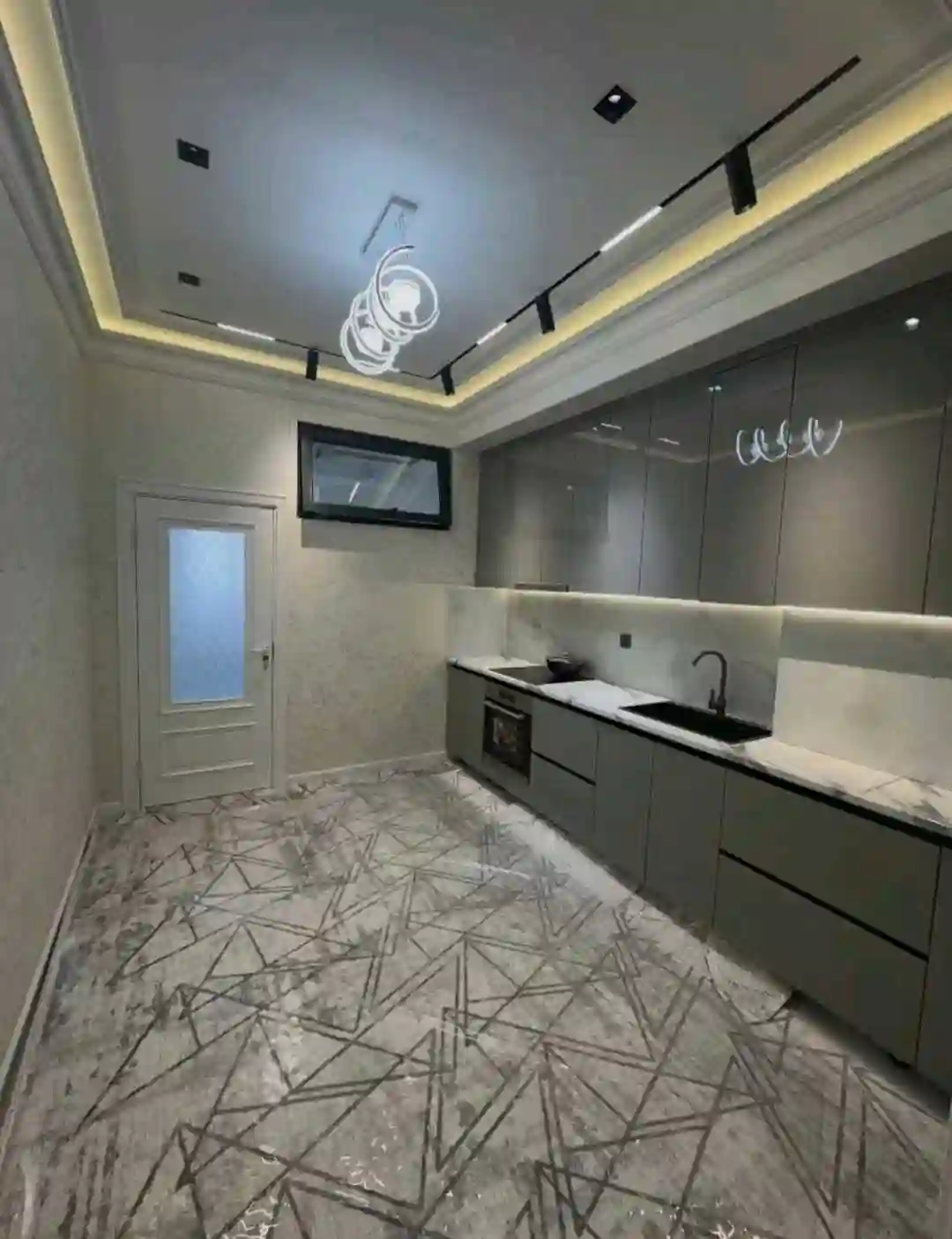 4-к квартира, 12 этаж, 131 м², Шохмансур
