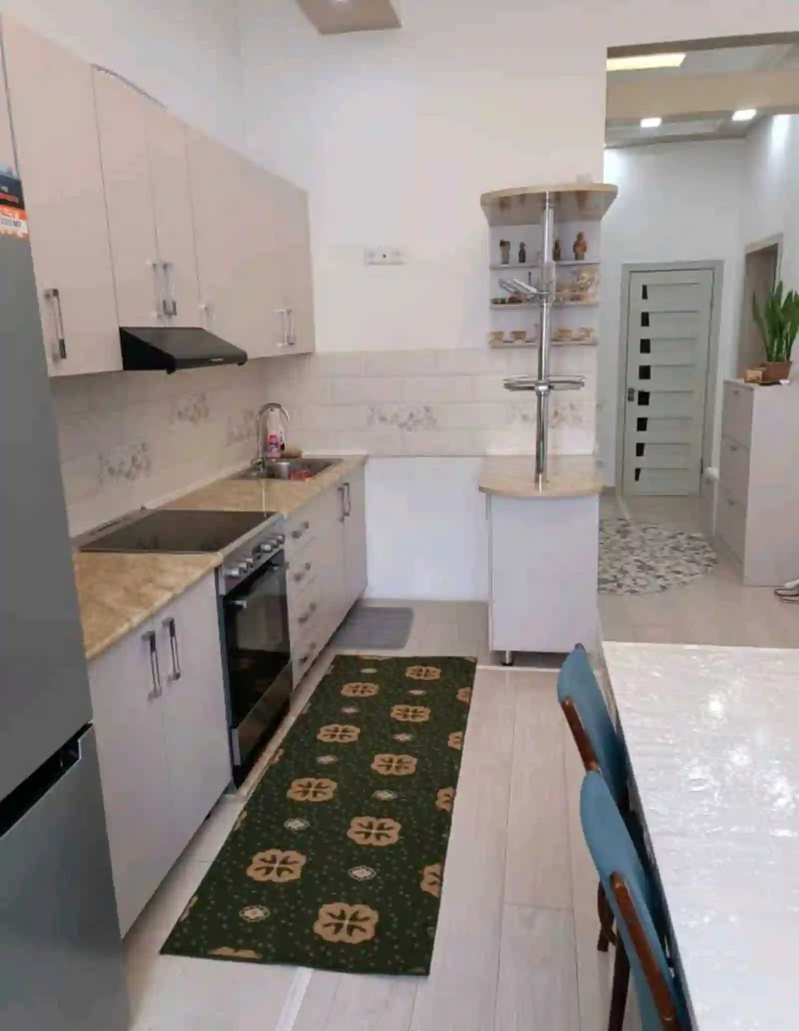 3-к квартира, 16 этаж, 81 м², Шохмансур