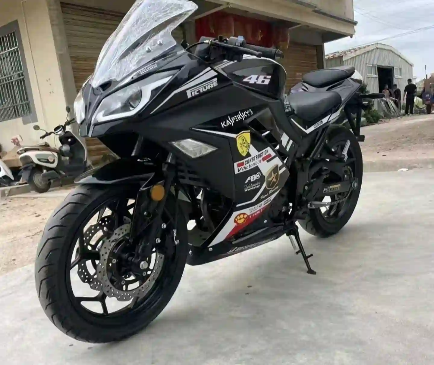 Kawasaki Ninja 200c  — миниатюра 4