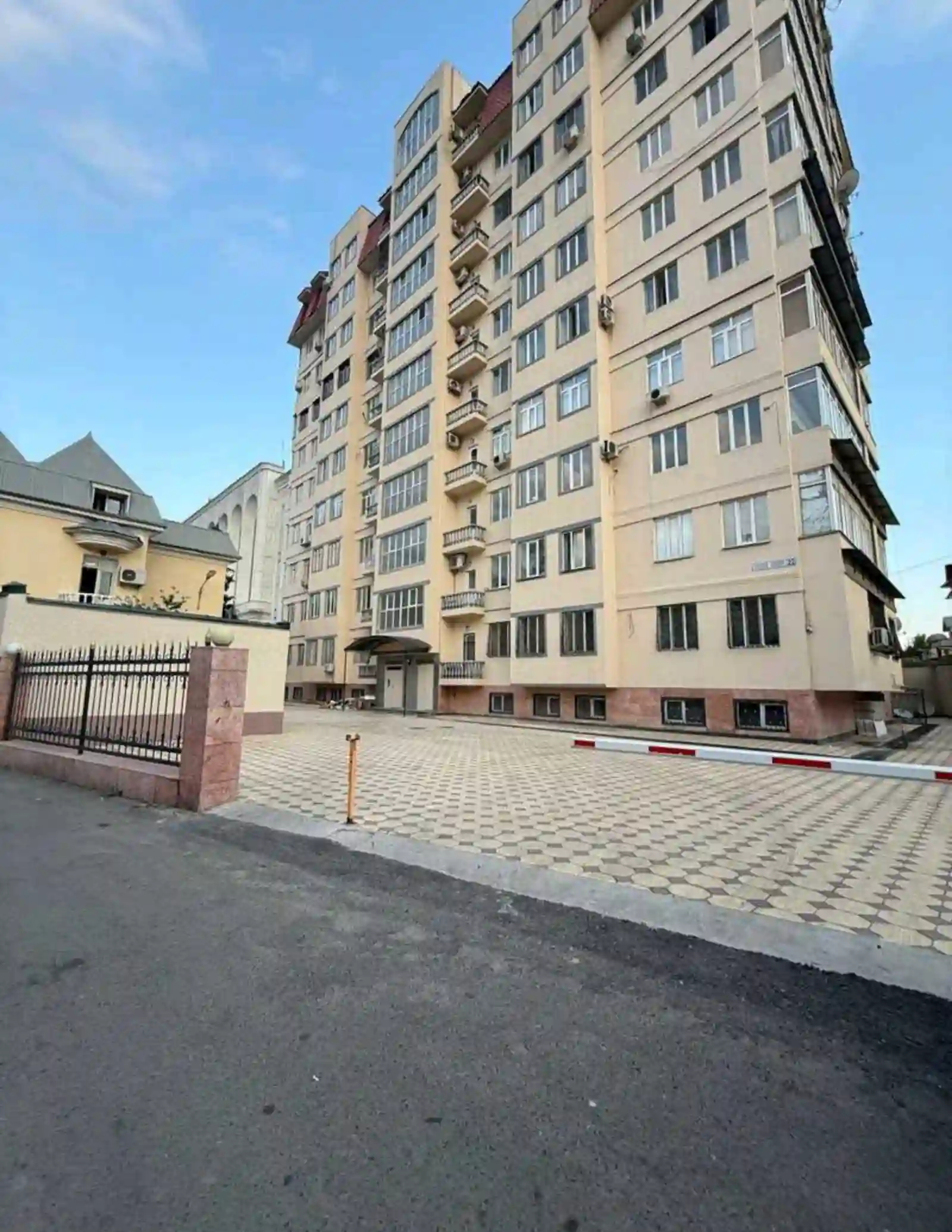 3-к квартира, 1 этаж, 124 м², Исмоил Сомони
