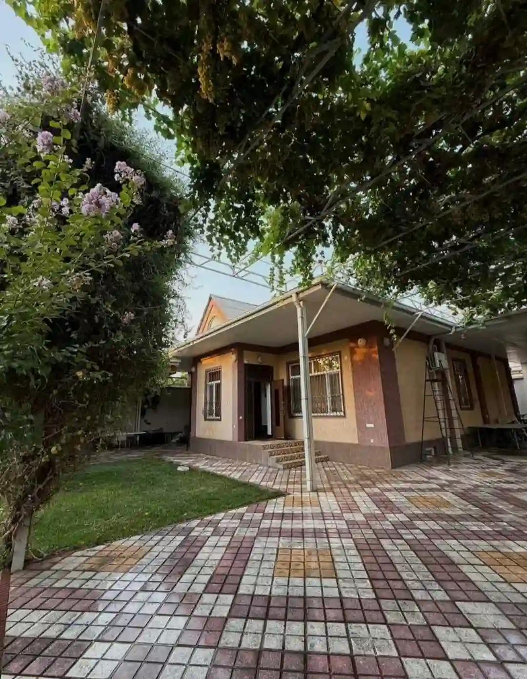1 этажный, 4-комн. дом, 240 м², 8 соток, Исмоил Сомони