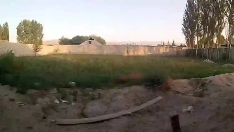 Постройка с земельным участком