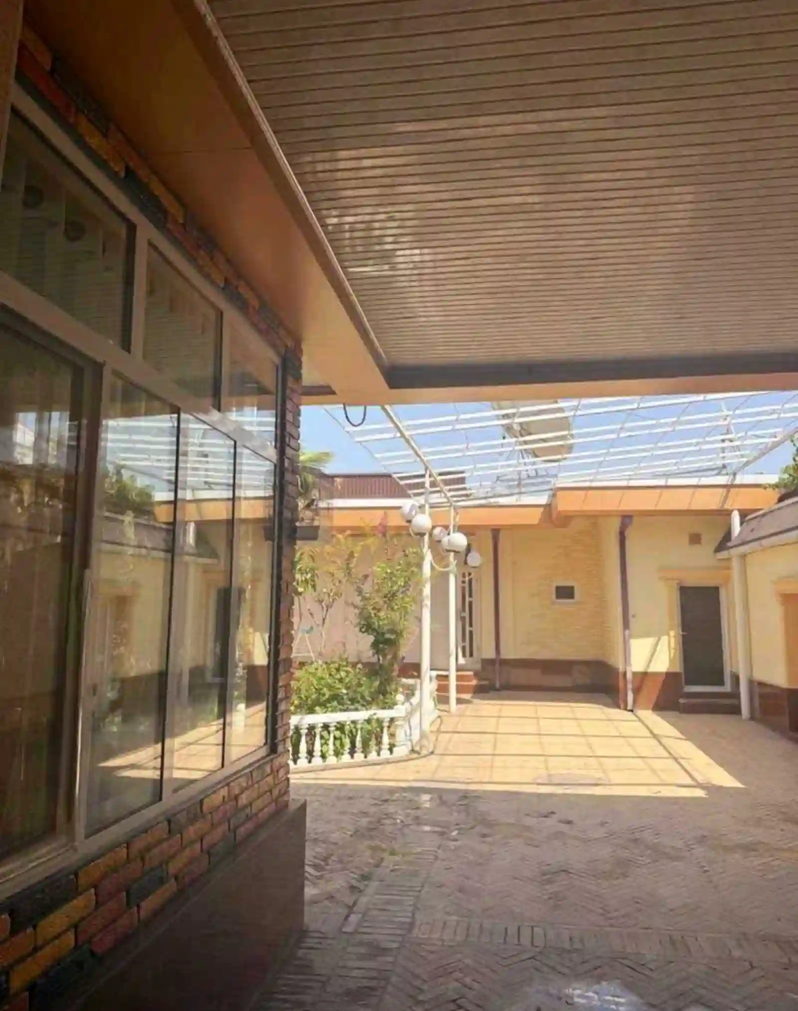 1 этажный, 6-комн. дом, 140 м², 5 соток, Худжанд