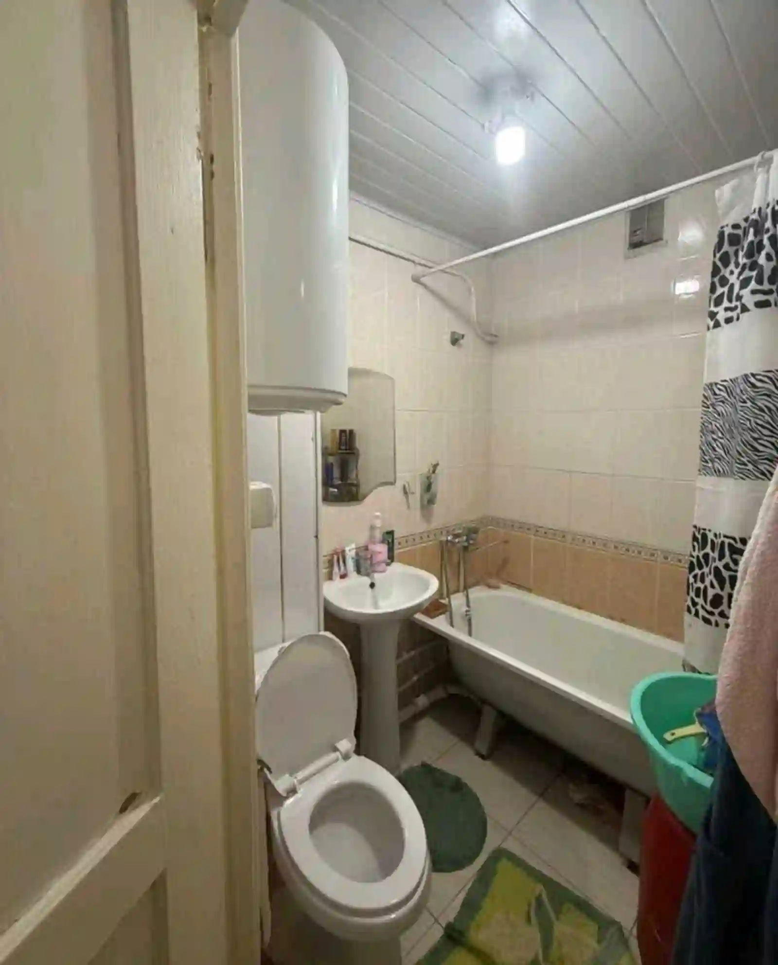 3-к квартира, 1 этаж, 60 м², Худжанд