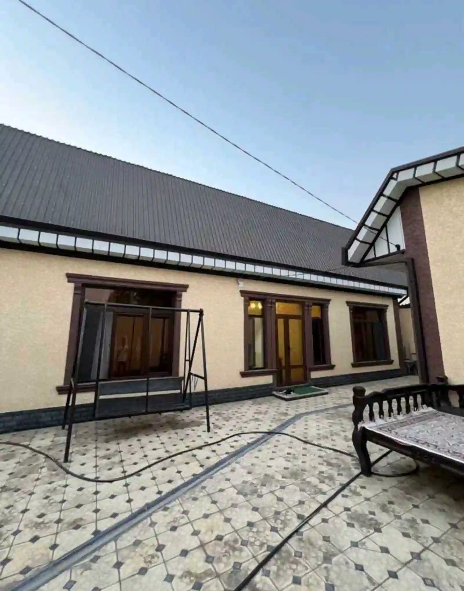 1 этажный, 10-комн. дом, 280 м², 3 соток, Сино