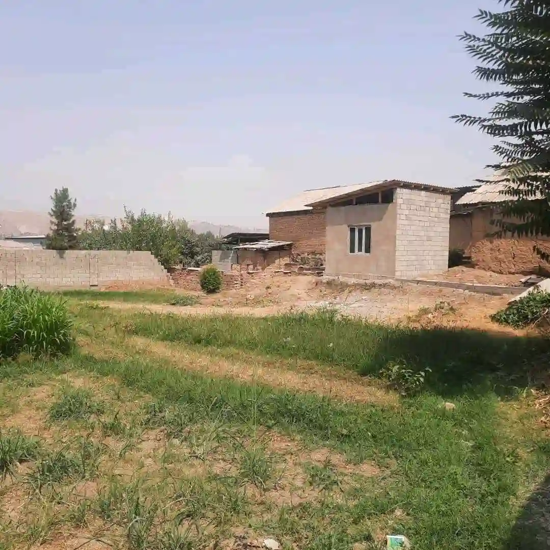 Постройка с земельным участком