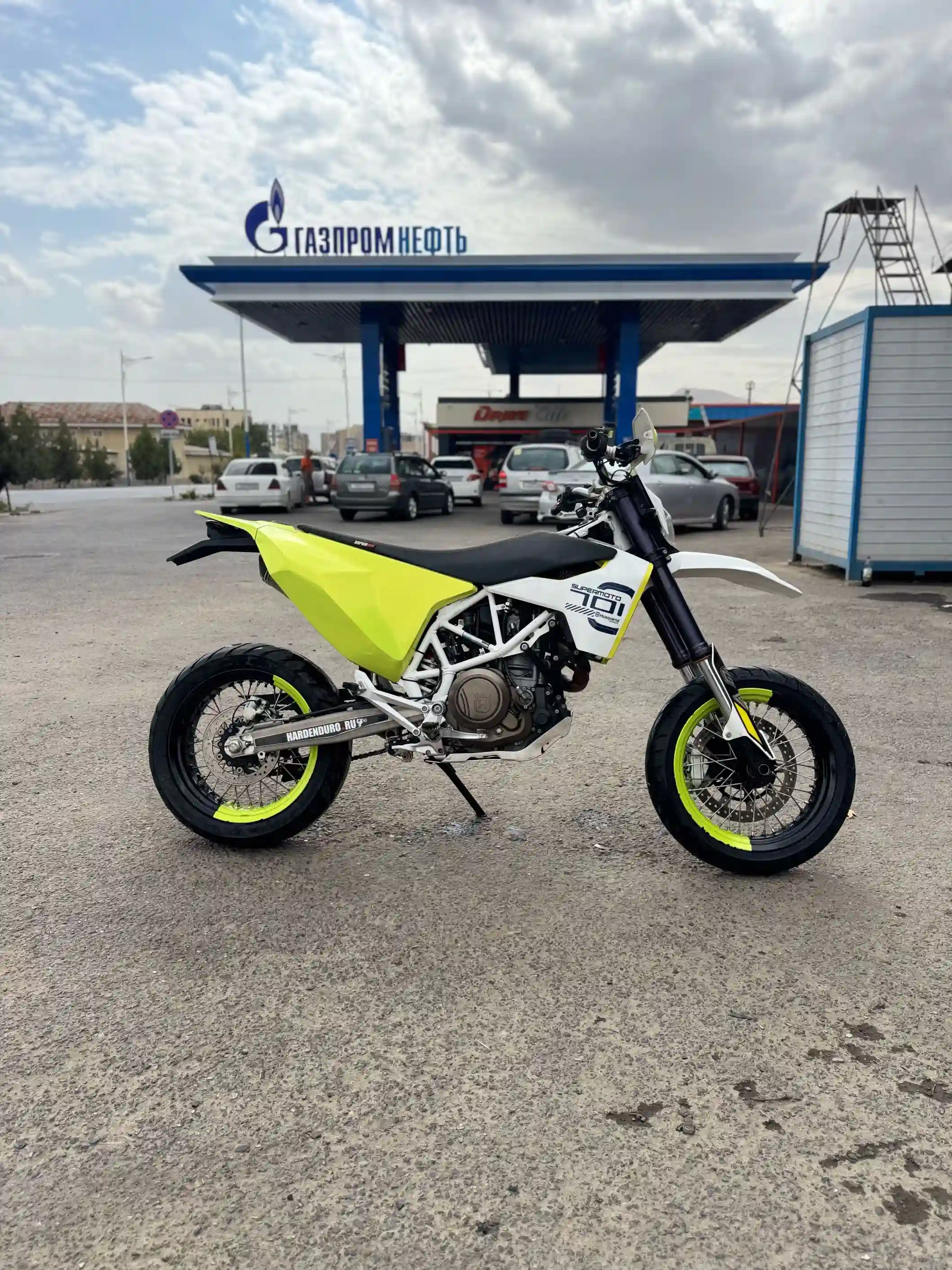 Huskvarna 701 supermoto 
