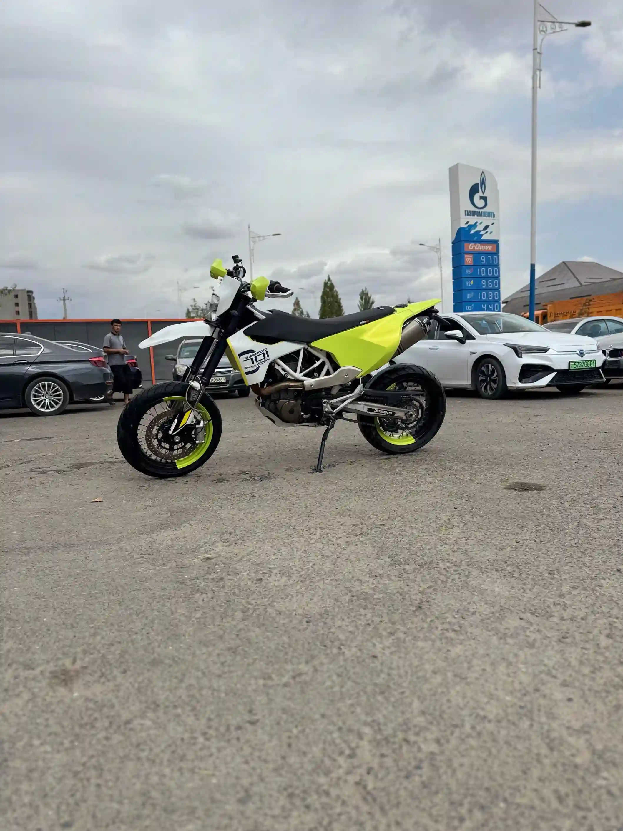 Huskvarna 701 supermoto 