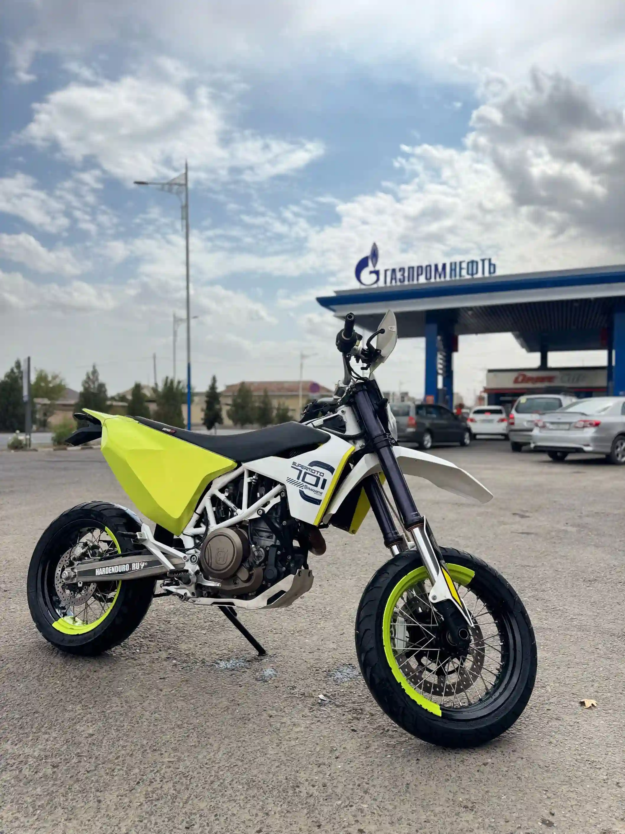 Huskvarna 701 supermoto 