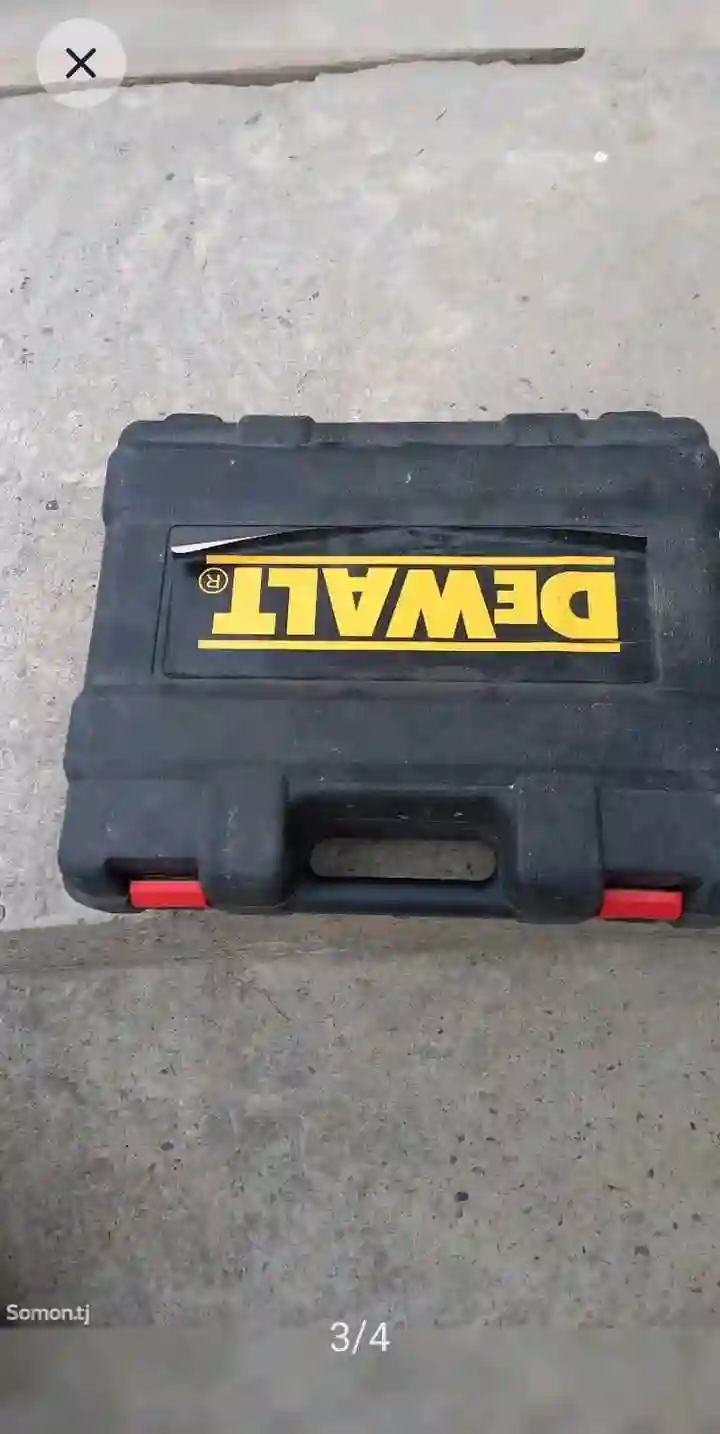 шурупавиёр DeWALT.