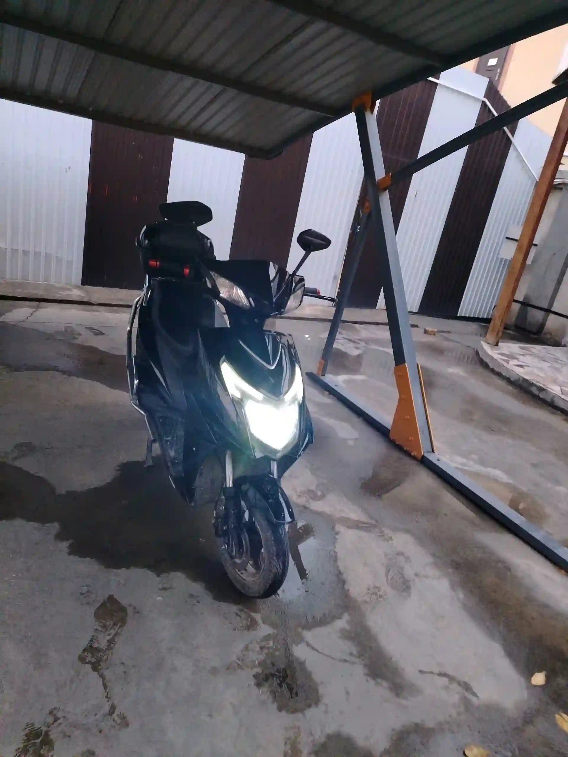 электроскутер